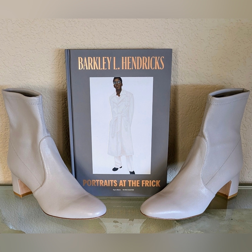 NWT Stuart Weitzman Gray Booties with Block Heel - Size 7